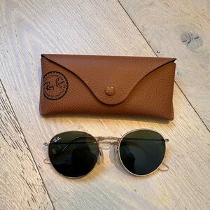 Ray-Ban 3447 Tan Leather Sunglasses Case. Gold metal. Green lens.